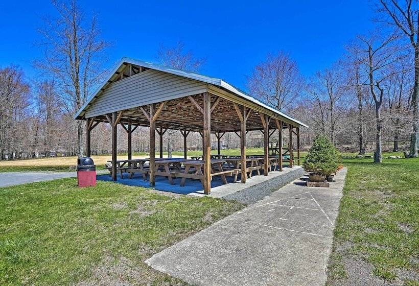 Tobyhanna Home W/ Hot Tub & Fire Pit: Walk To Lake