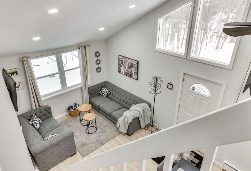 Tobyhanna Home W/ Hot Tub & Fire Pit: Walk To Lake