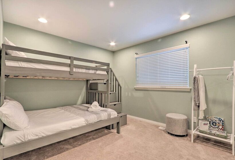 Crystal Bay Home W/ Fireplace Near Ski Resorts