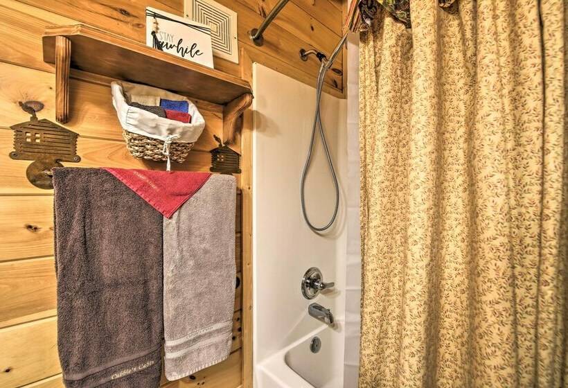 Cubbies Cabin  W/ Hot Tub ~ 7 Mi To Dollywood!