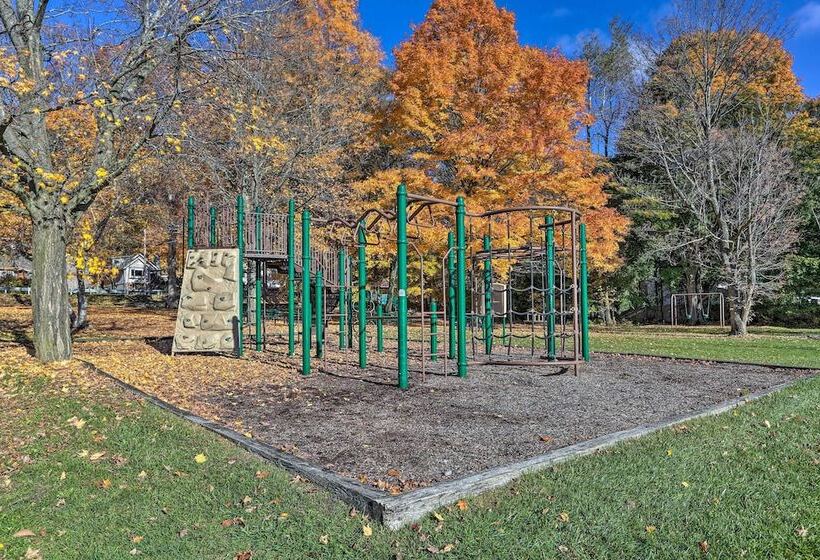 Delightful Home W/ Fire Pit, Walk To Lake!