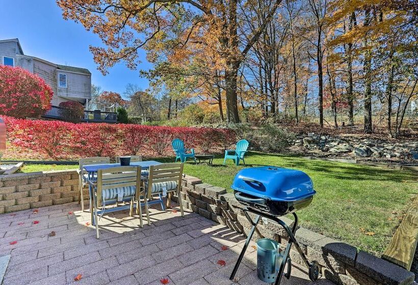 Delightful Home W/ Fire Pit, Walk To Lake!