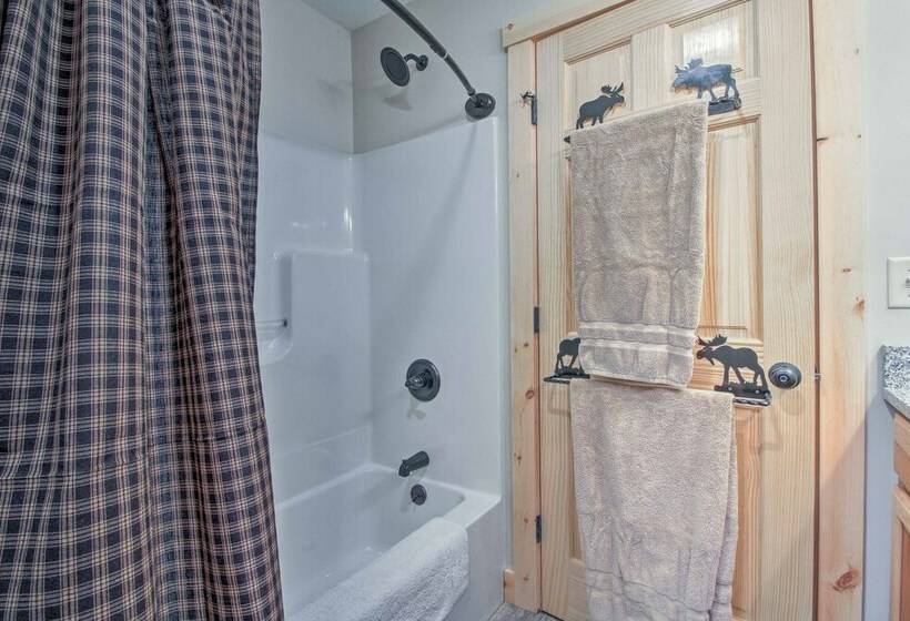 Dream Log Cabin In Bethel With Private Deck!