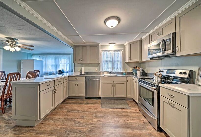 Dreamy Waterfront Home W/ Grill: Boat & Ski!