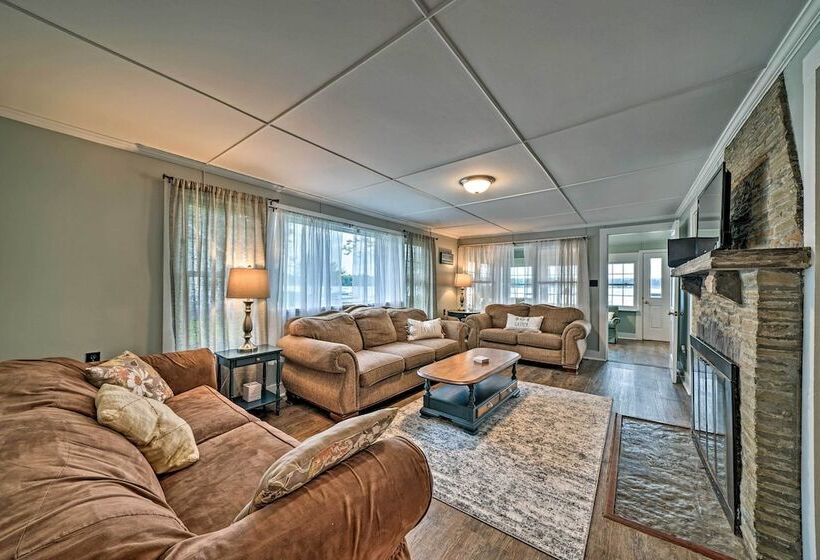 Dreamy Waterfront Home W/ Grill: Boat & Ski!