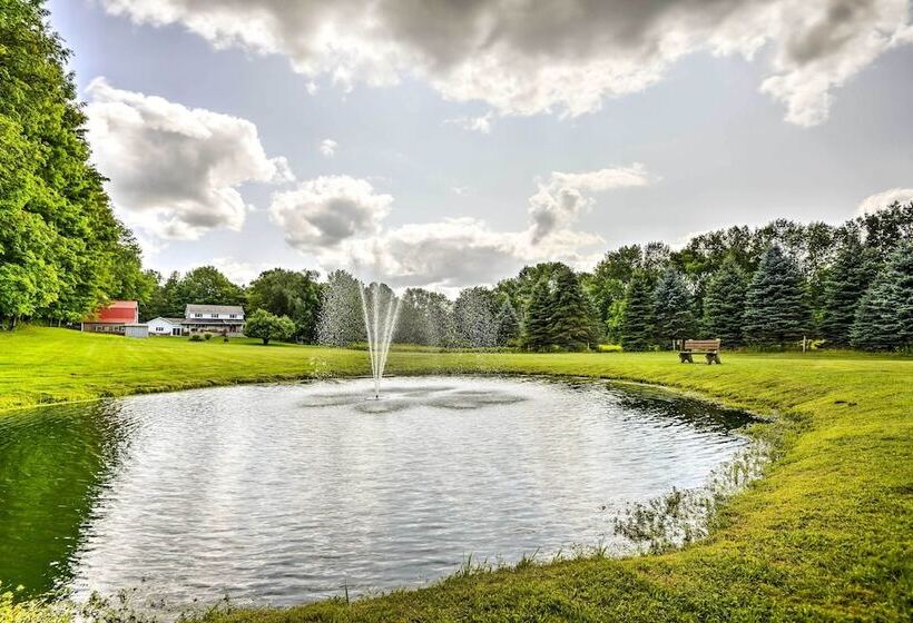 Thompson Home W/ Deck + Pond, 8 Mi To Elk Mountain