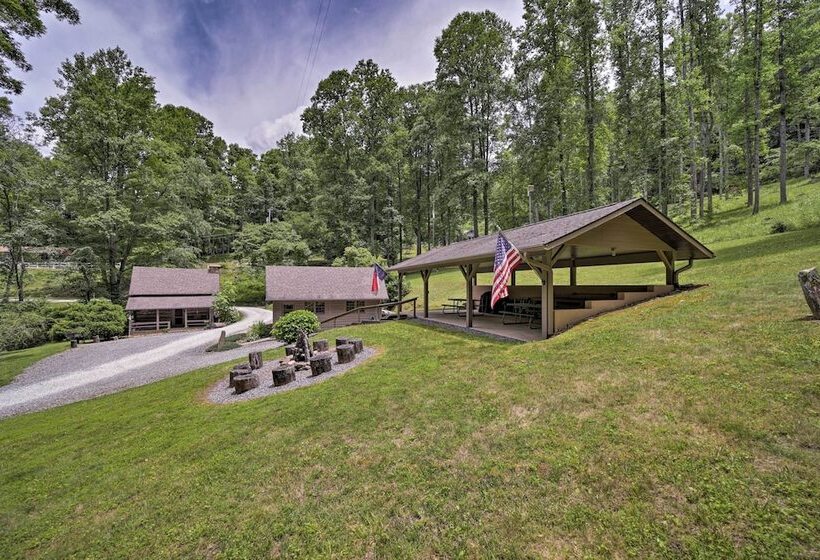 Enchanting Bryson City Cottage W/ Mtn Views!