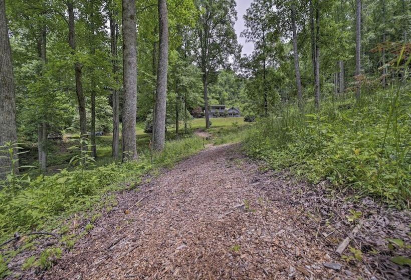 Enchanting Bryson City Cottage W/ Mtn Views!