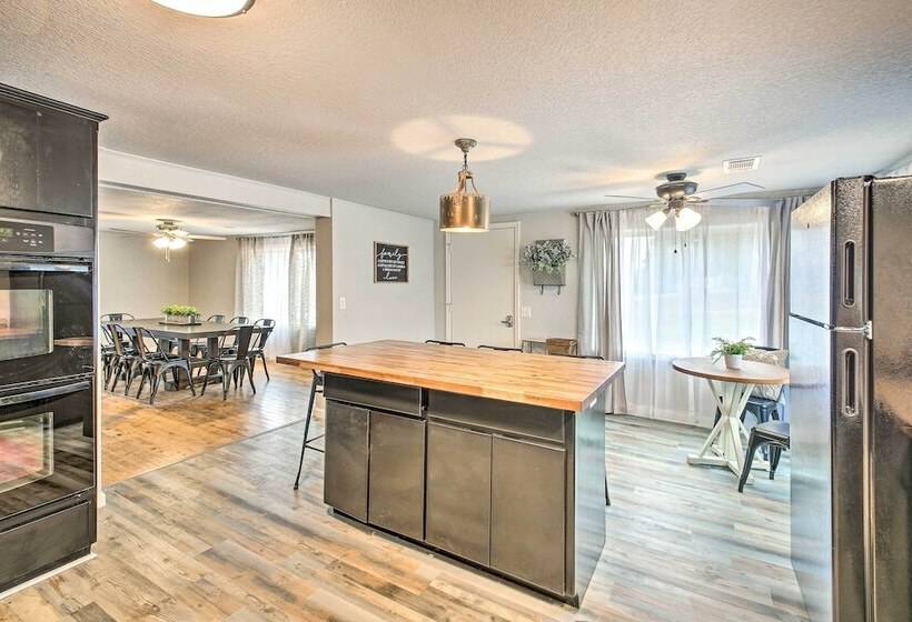 11 Mi To Lake Ouachita: Family Cabin W/ Yard