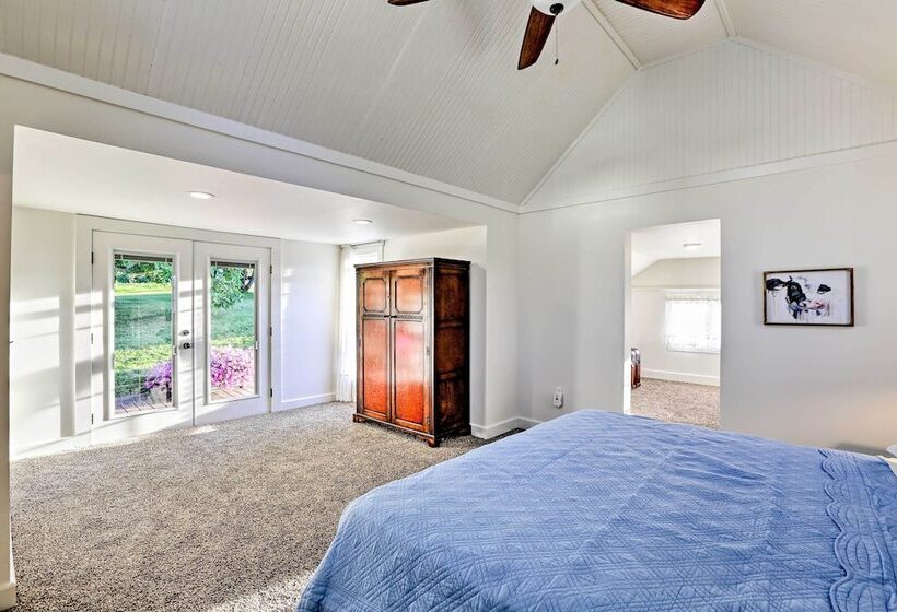 Ferndale Cottage On Private 20 Acre Farm!