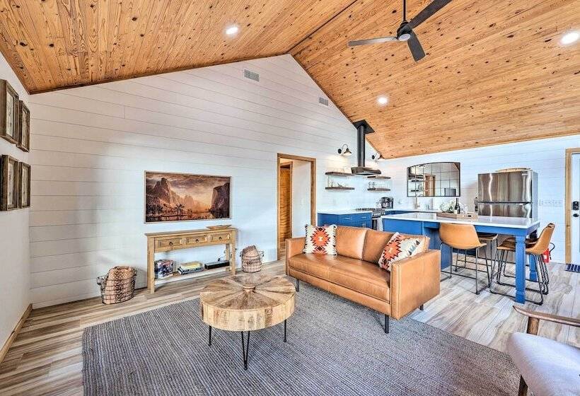 Foxtail  Cabin Retreat: Steps To Beaver Lake!