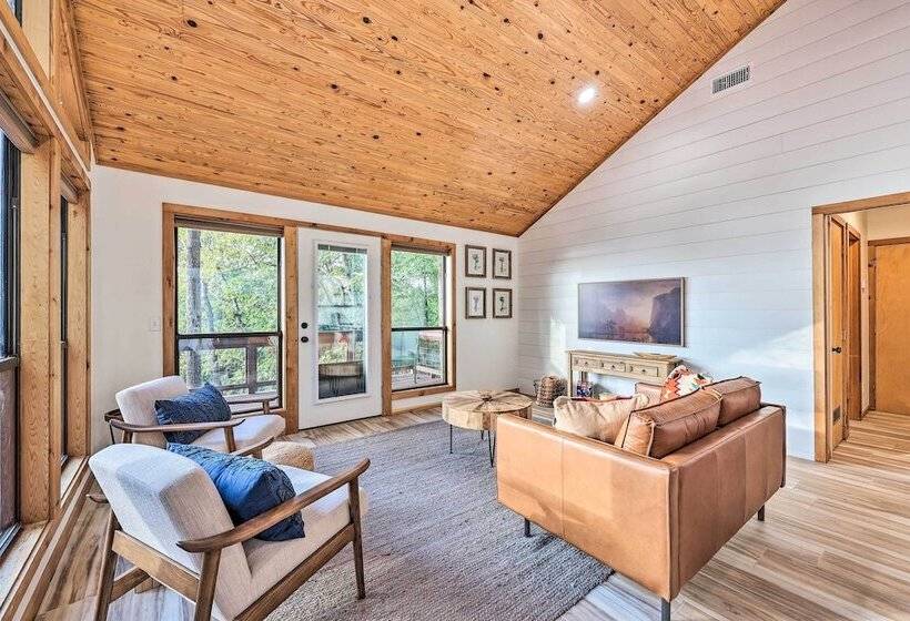 Foxtail  Cabin Retreat: Steps To Beaver Lake!