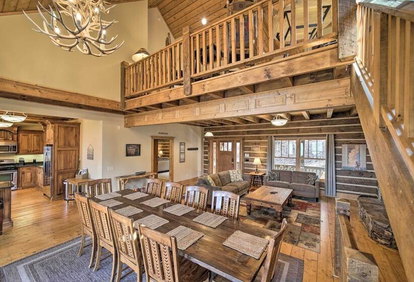 Franklin Cabin W/ Hot Tub + Pool Table!