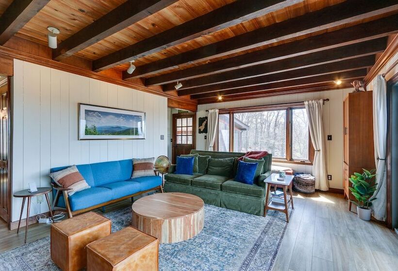 Front Royal Hilltop Cabin W/ Panoramic Views!