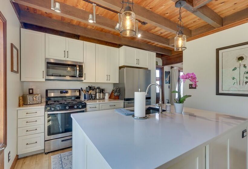 Front Royal Hilltop Cabin W/ Panoramic Views!