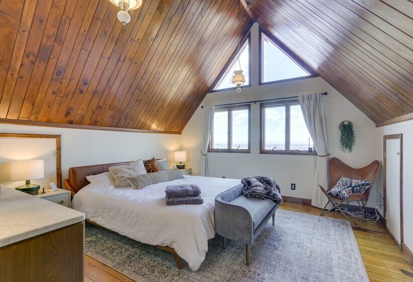 Front Royal Hilltop Cabin W/ Panoramic Views!