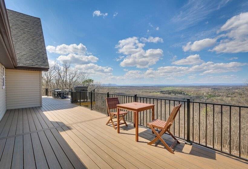 Front Royal Hilltop Cabin W/ Panoramic Views!