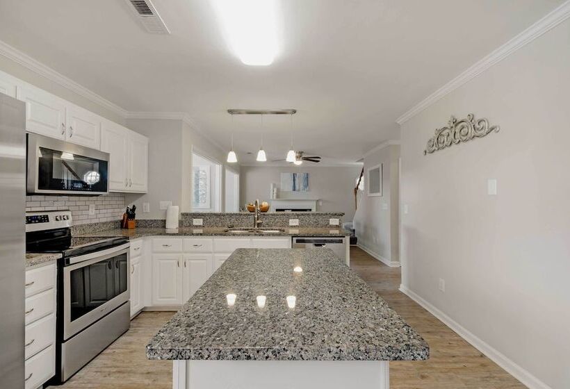 Gorgeous Graham Home With Private Outdoor Pool!