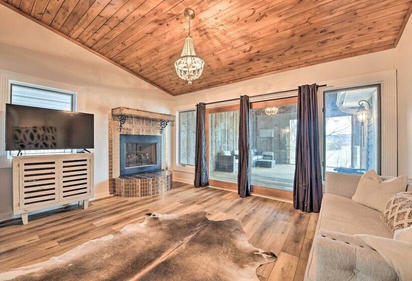 Deck + Lake Views: Grand Glenville Retreat