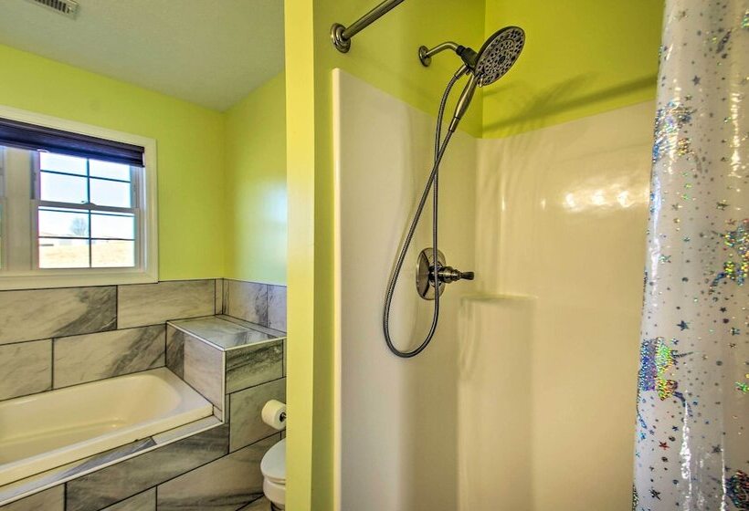 Harrisonburg Retreat W/ Hot Tub ~ 2 Mi To Jmu