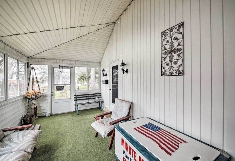 Historic Alexandria Home W/ Private Yard!