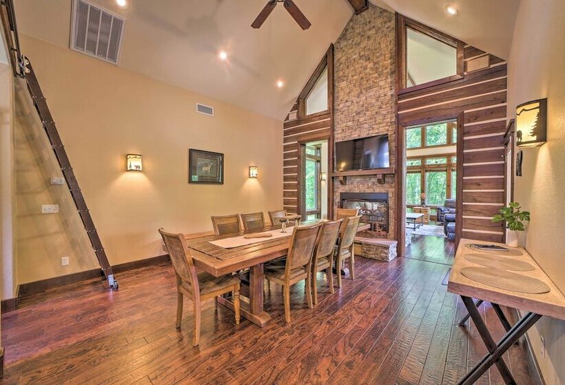Huge Vian Family Retreat: Hot Tub + Game Room