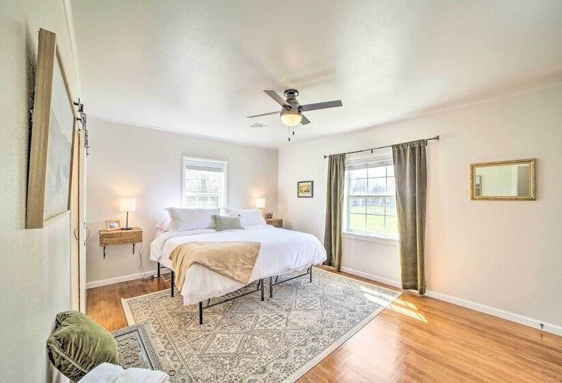 Lake Eufaula Retreat W/ Fire Pit, Near Main St!