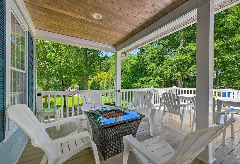Lake Norman Retreat W/ Dock ~ 1 Mi To Marina!
