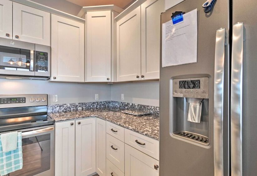 1/2 Mi To White Pine Trail: Lakefront Home W/ Dock