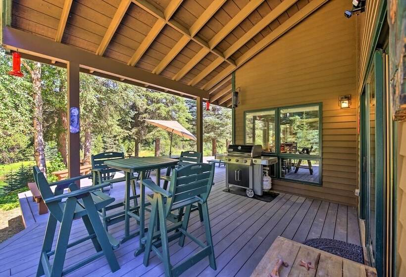 Loose Moose Lodge    31 Acres On Yaak River!