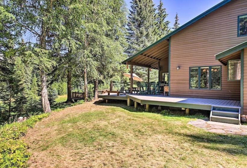Loose Moose Lodge    31 Acres On Yaak River!
