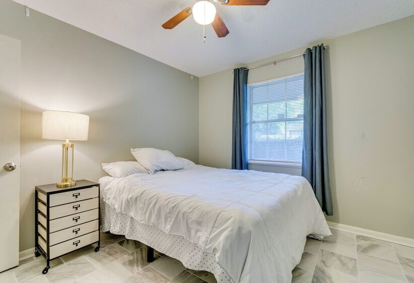 Lovely Little Rock Home W/ Fire Pit & Yard!