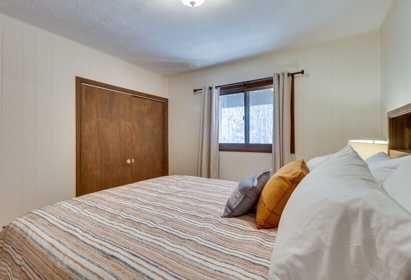 Mcgaheysville Vacation Rental: Yard & Fire Pit!