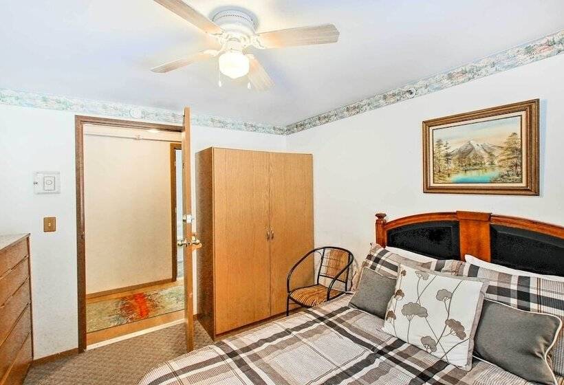 Neenah Home W/ Deck: Near Lake Winnebago