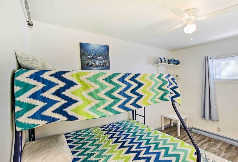 Neenah Home W/ Deck: Near Lake Winnebago