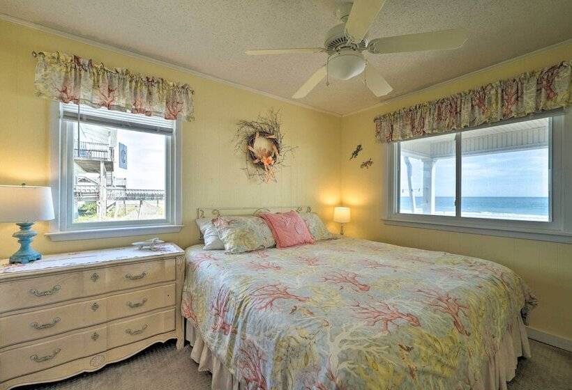 Peaceful Cottage By The Sea Oceanfront Home!