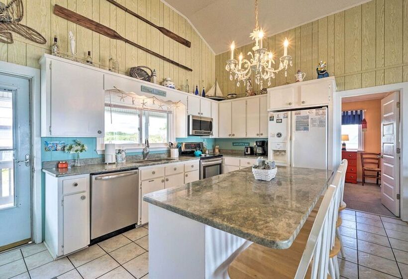 Peaceful  Cottage By The Sea  Oceanfront Home!
