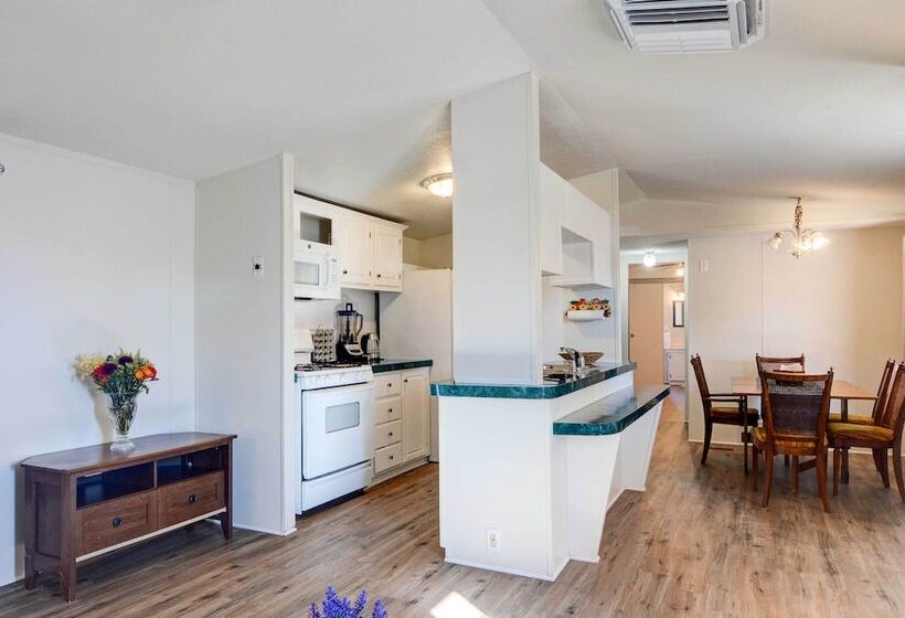 Peaceful Sandia Park Retreat W/ Deck & Views!