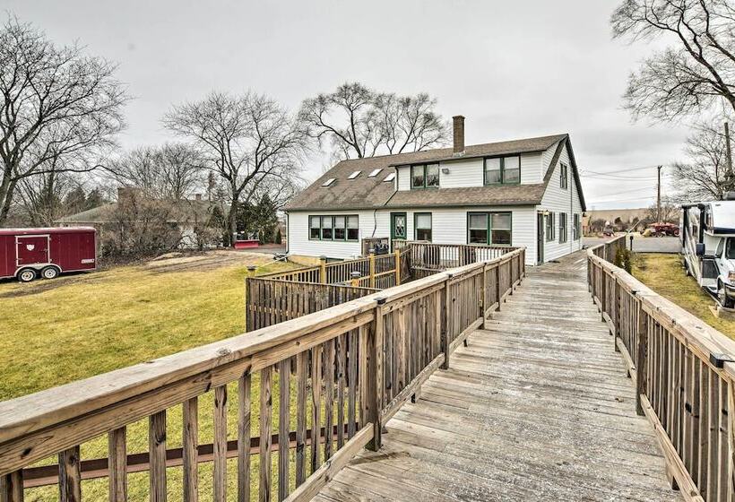 Pet Friendly Bartlett Farmhouse W/ Deck!