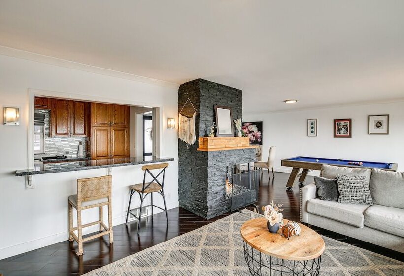 Bright Whittier Home W/ Pool Table + Spacious Deck