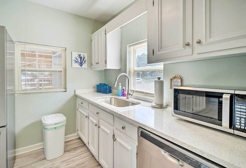 Picturesque Duplex Unit, 1/2 Mi To The Beach!