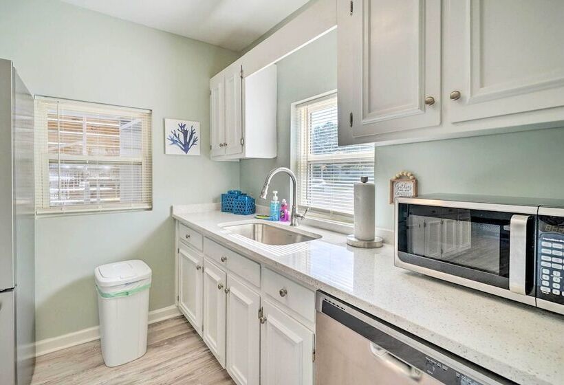 Picturesque Duplex Unit, 1/2 Mi To The Beach!