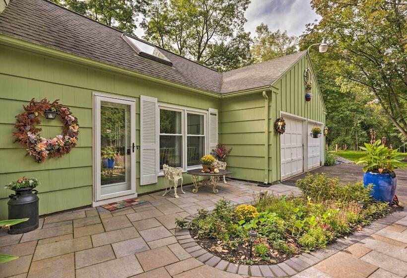 Pittsford Trolley Home   Near Erie Canal!