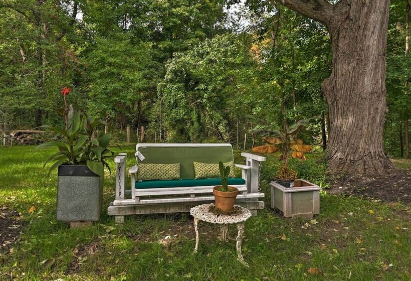 Pittsford Trolley Home   Near Erie Canal!