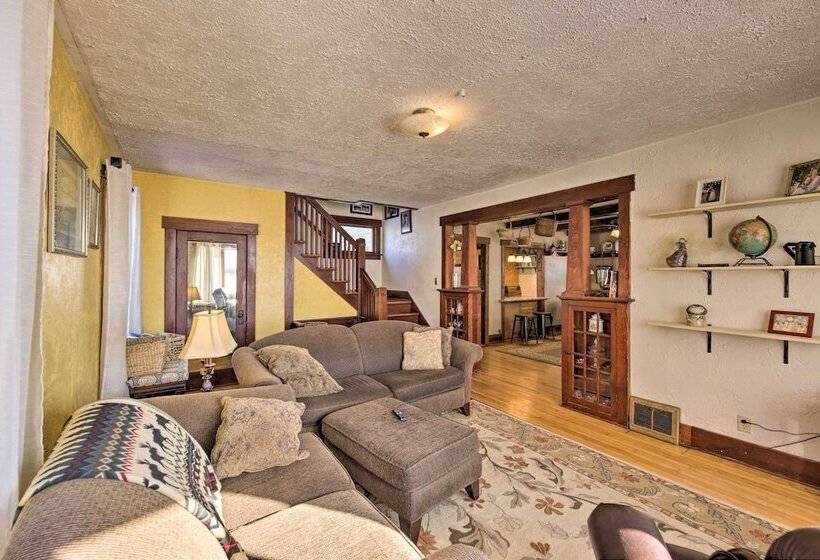 Quaint & Family Friendly Watertown Farmhouse!