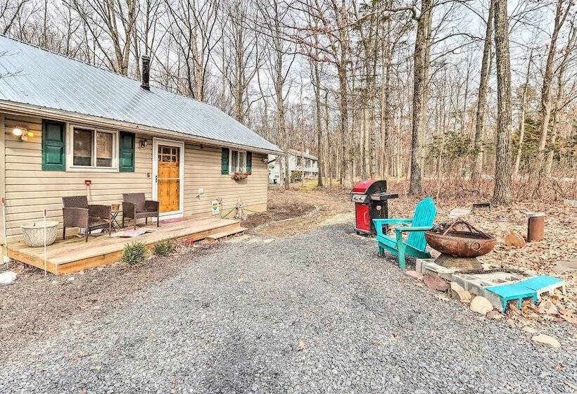 Pocono Home W/ Fire Pit: 1 Mi To State Forest!