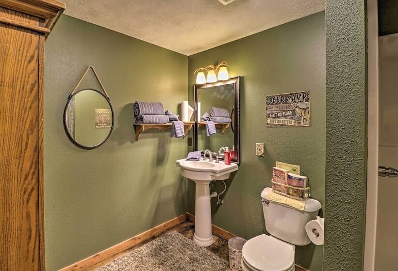 Quiet + Rustic Cabin With Fire Pit On 20 Acres!