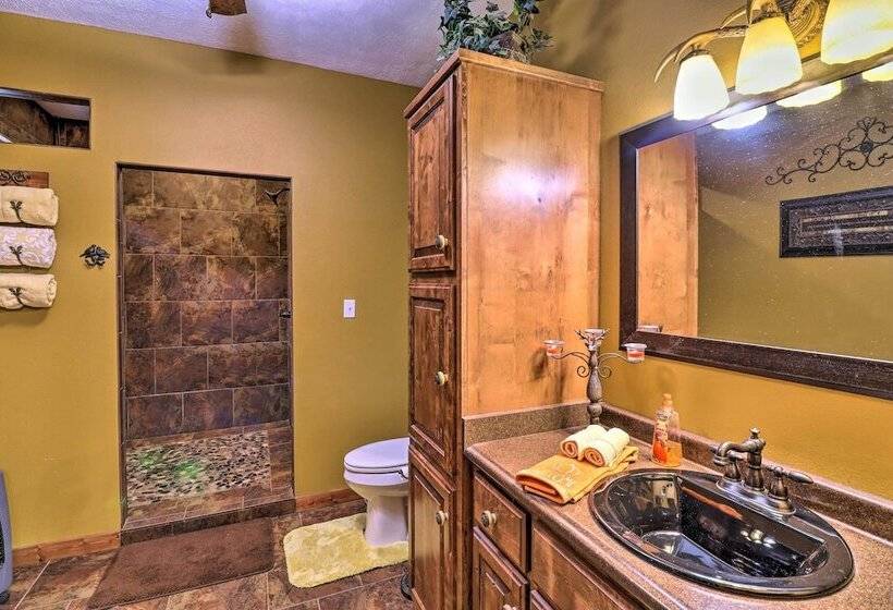 Quiet + Rustic Cabin With Fire Pit On 20 Acres!