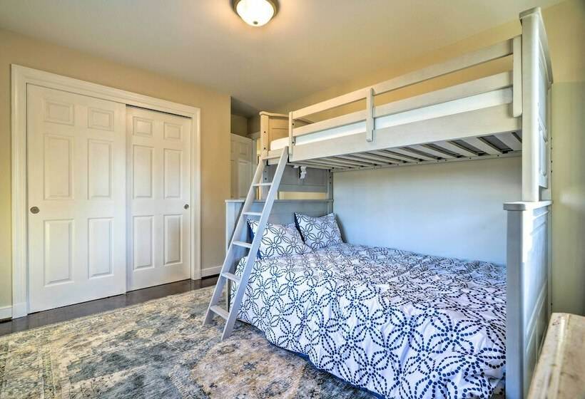 Ranchstyle House W/ Pool, Deck & Fire Pit!