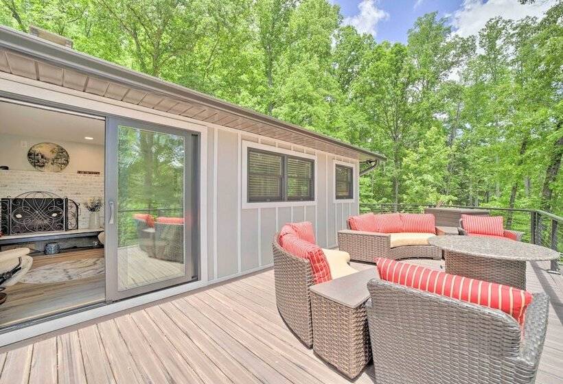 Remote Smoky Mtn Escape W/ Views & Trail Access!